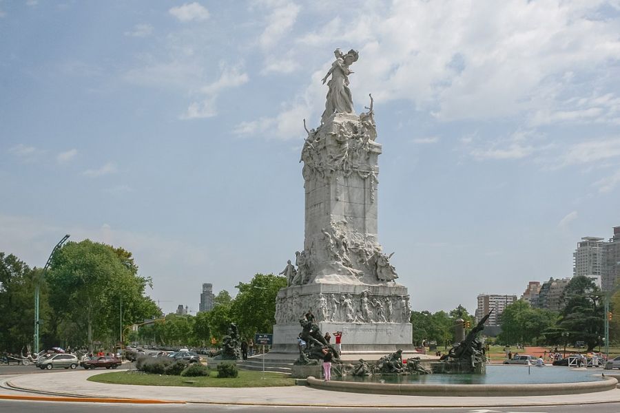 Monumento A La Carta Magna Y Las Cuatro Regiones Argentinas Buenos