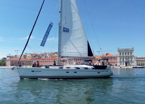 Excursión en velero por Lisboa en un yate de lujo. Lisboa, PORTUGAL