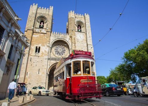 Excursion en tranvia con paradas libres en las colinas, y espectaculo de fado. Lisboa, PORTUGAL