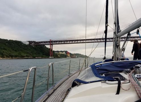 Crucero al atardecer por el rio Tajo en Lisboa. Lisboa, PORTUGAL